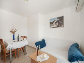 Bertie's Lodge - Two Bedroom Apartment with Terrace and Sea View A1